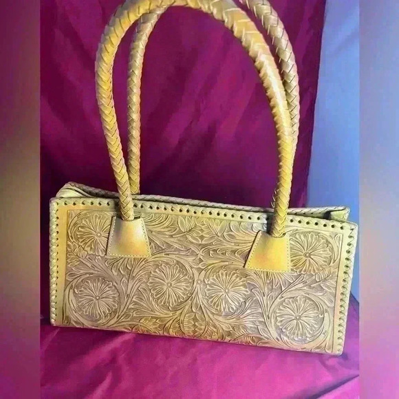 Hand  tooled yellow leather handbag - Picture 4 of 7